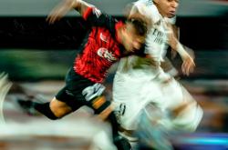 开云sport-曼联完胜里昂，姆巴佩高光表现