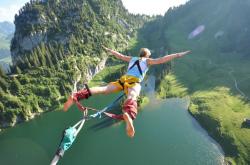 开云sport-利刃出鞘！欧冠决赛之夜，阿什拉夫关键战从不手软