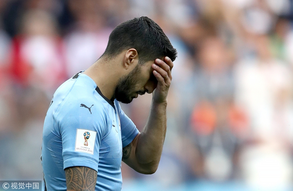 西班牙碾压乌拉圭，苏亚雷斯三分雨点燃全场