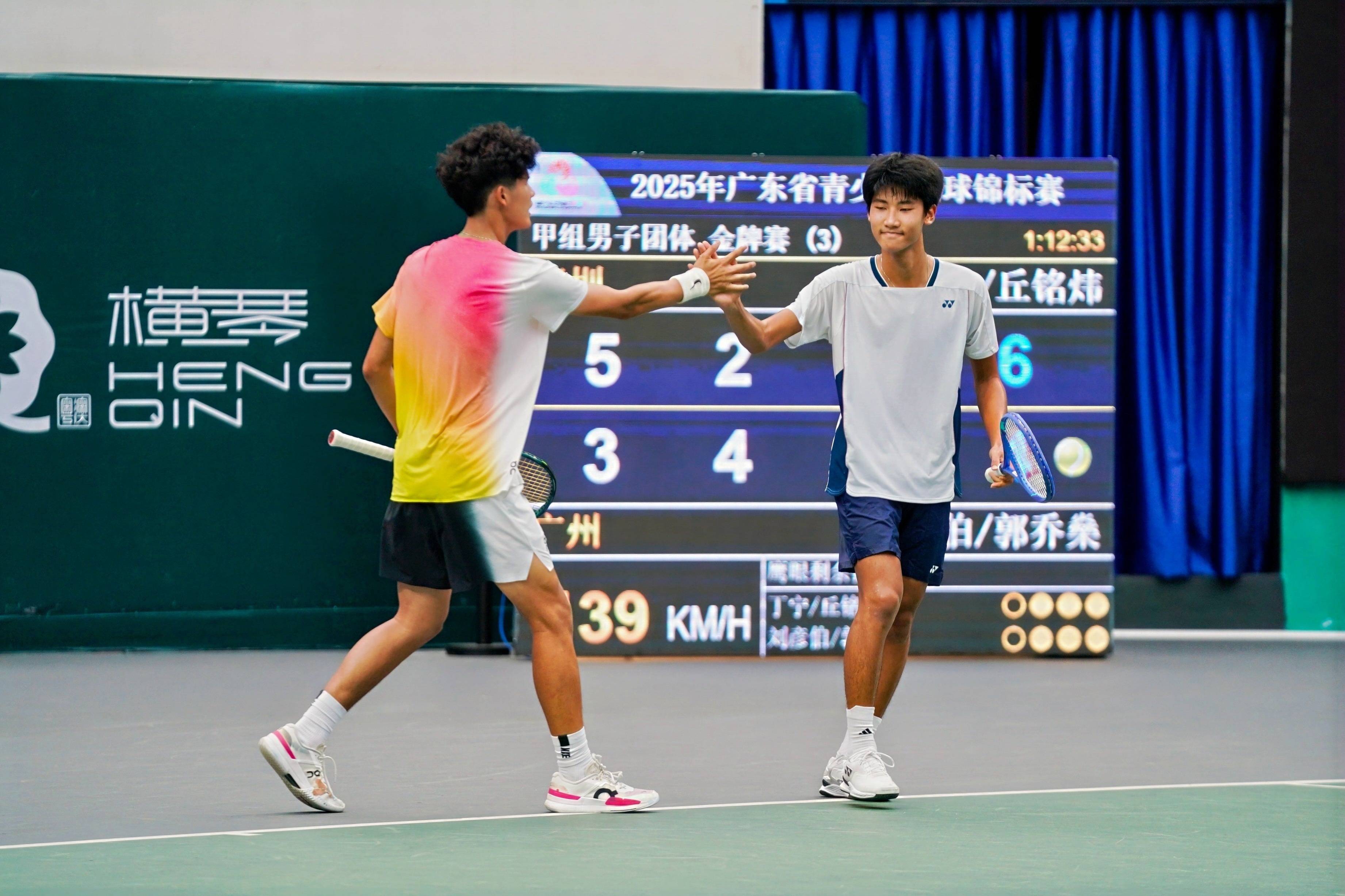 世界网球队鏖战德国网球队，瓦林卡完成帽子戏法