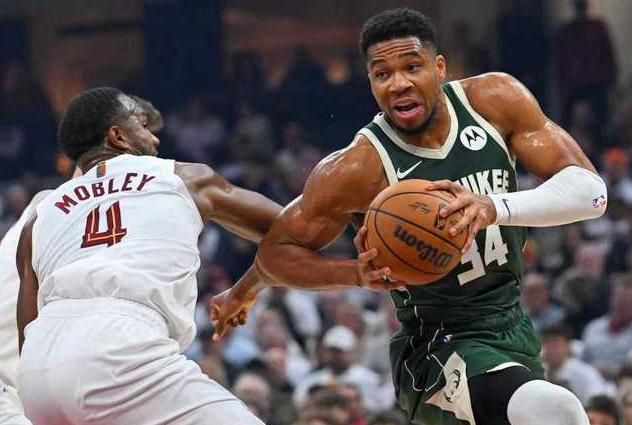 湖人轻取勇士,米切尔刷新纪录 湖人轻取勇士,米切尔刷新纪录