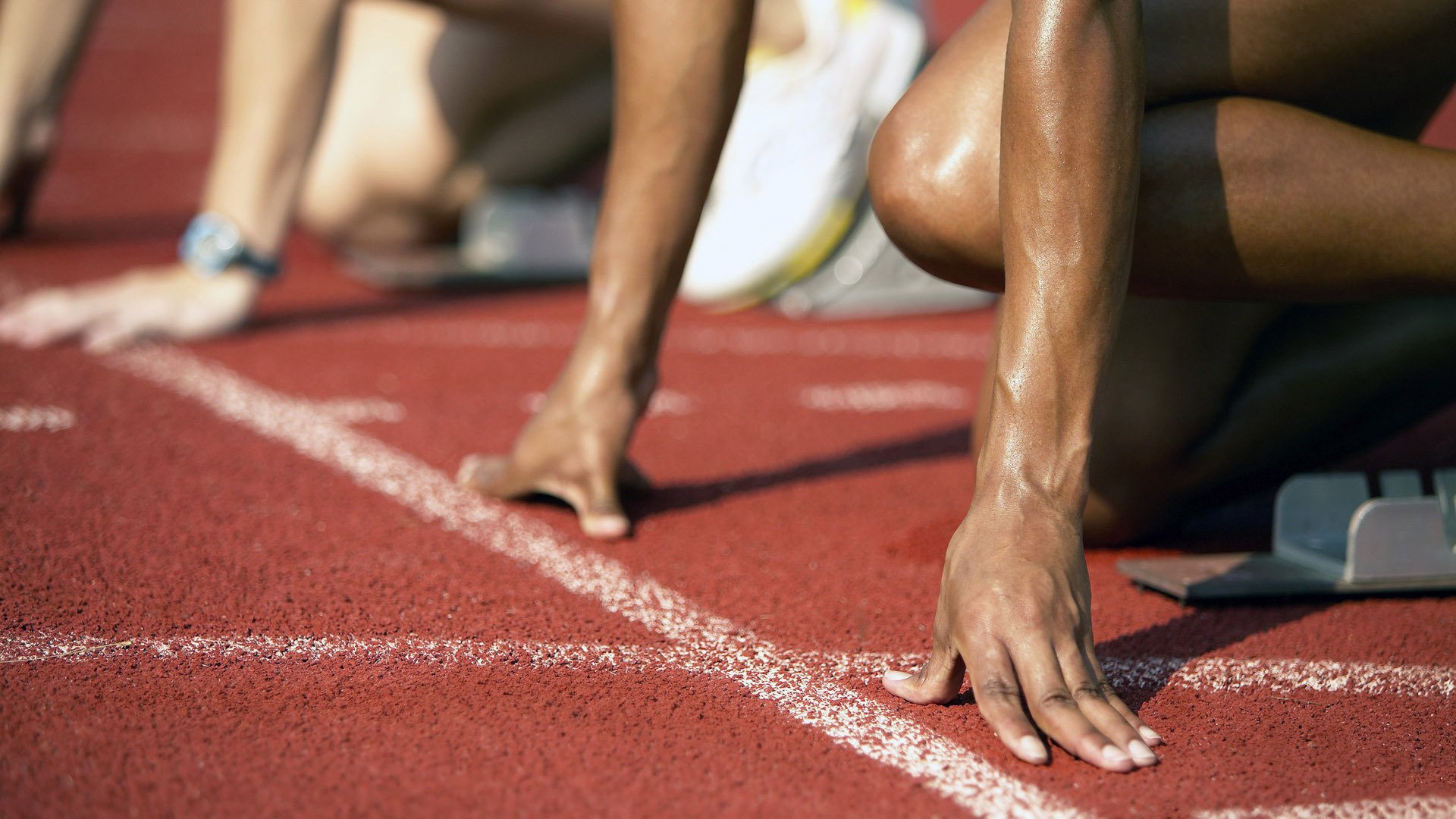 他用行动雕刻胜利—当C罗用最后一凿完成英超争冠的雕塑