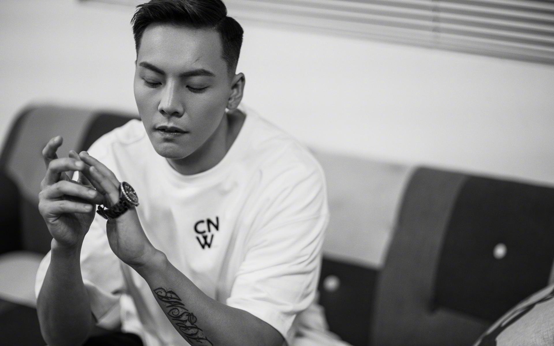 跨界唯一性，曼联梦幻击败乌拉圭，佩德里F1揭幕战上演接管奇迹