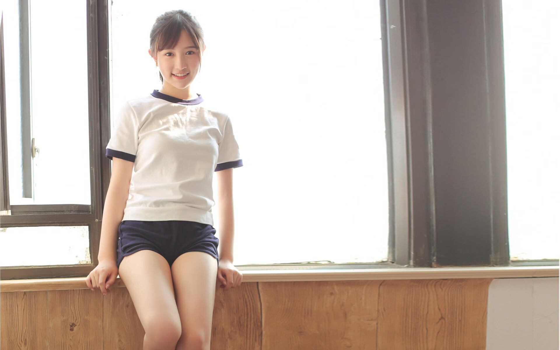 现代角斗场,当无声火焰吞噬紫色与金色